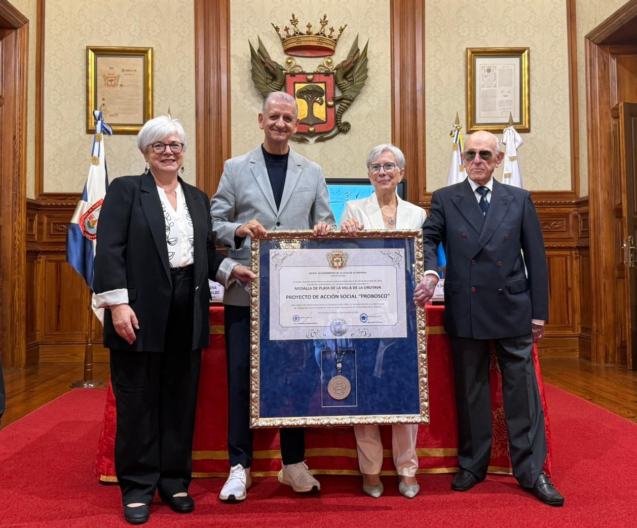 El Ayuntamiento de La Orotava concede la Medalla de Plata a Probosco por su trayectoria social en el municipio