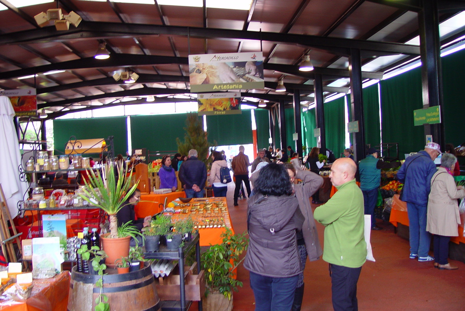 Los productos del Mercadillo Valle de La Orotava llegan cada sábado a 200 familias 