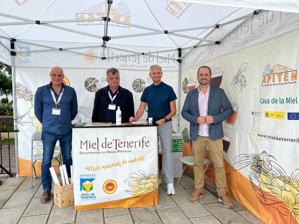 Organizadores de miel de Tenerife Junto al Alcalde y al Concejal Alexis Pacheco Luis