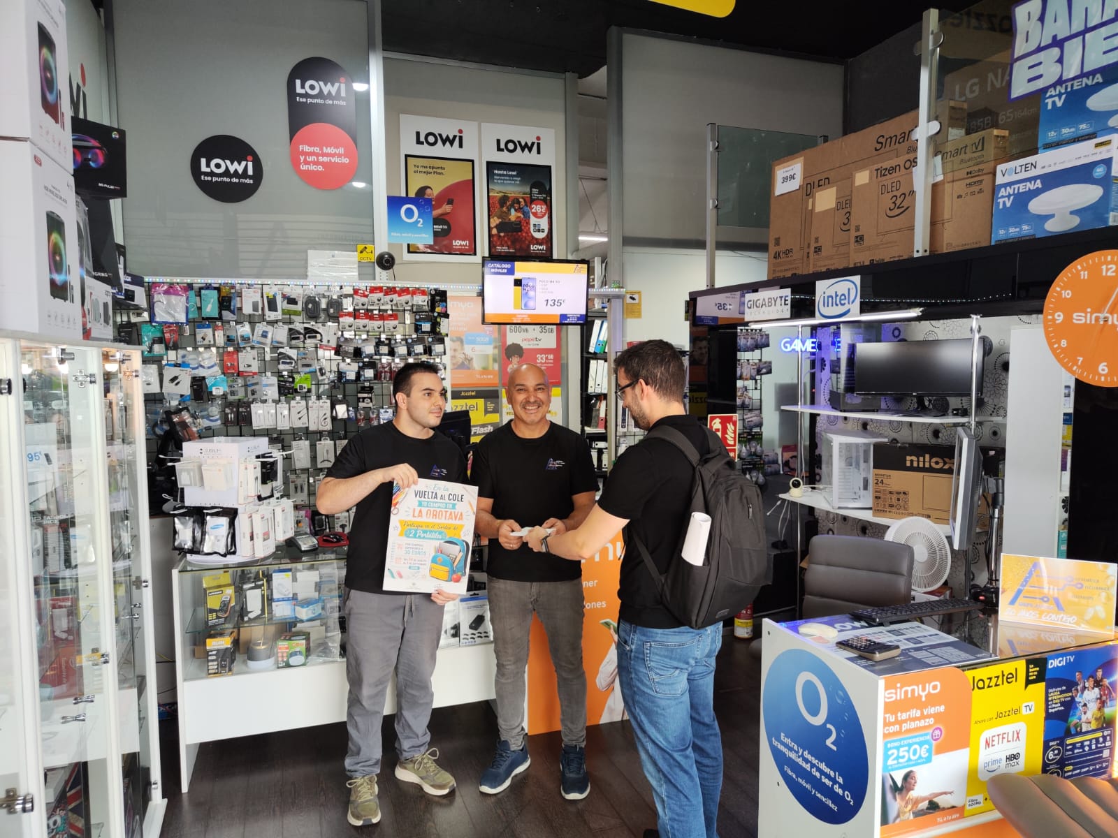 El Ayuntamiento de La Orotava premia las compras de la vuelta al cole con el sorteo de dos portátiles
