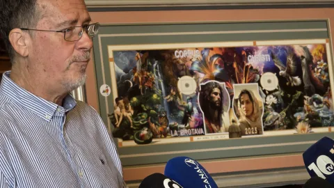 a500f9ee-0d64-4b73-a75e-30f354872f01