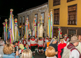 Cientos de romeros participaron en la subida del santo