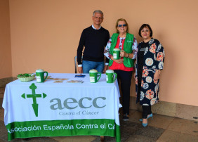 LA CUESTACIÓN CONTRA EL CÁNCER SE CELEBRA CON VARIAS MESAS EN EL MUNICIPIO