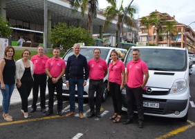 LOS TAXISTAS DE LA OROTAVA Y EL AYUNTAMIENTO SE SUMAN AL DÍA INTERNACIONAL DEL CÁNCER DE MAMA