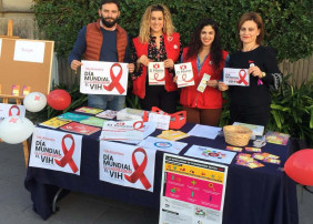 Stand informativo con motivo del Día Mundial de la lucha contra el Sida