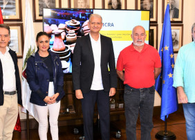 Alcalde junto a concejal y asociación Pinolere en la rueda de prensa