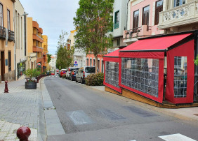 El Ayuntamiento de La Orotava aprobará una ordenanza reguladora de ocupación de vías públicas para que bares y cafeterías dispongan de terraza . Los empresarios dispondrán de un 75% de bonificación en la tasa hasta 10 años, y 5 para su adaptación a la normativa, que entrará en vigor en un mes