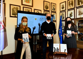 El alcalde de La Orotava, Francisco Linares, ha presentado el libro Que levante la mano el que es inteligente cuya autora explora la exitosa experiencia pedagógica puesta en marcha en un colegio de la Villa