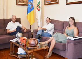 el alcalde Linares reunido con Miguel Angel Clavijo