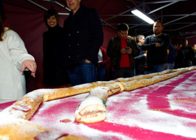 LA OROTAVA ELABORA, UNA VEZ MÁS, EL ROSCÓN DE REYES MÁS GRANDE DE ESPAÑA