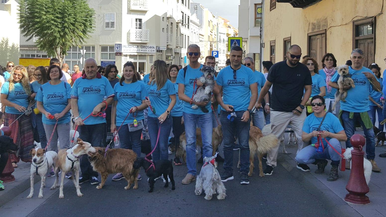 Cerca de 200 perros participaron en el Paseo Canino Solidario de La Orotava
