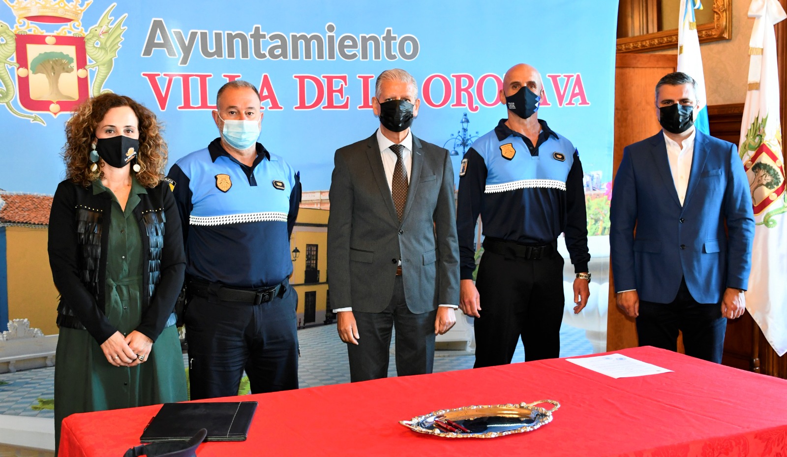 El alcalde de la Villa, Francisco Linares, agradeció y valoró el trabajo realizado por Pedro Domingo Hernández Martín quien ha estado al frente de este cargo durante 11 años y 39 en el cuerpo