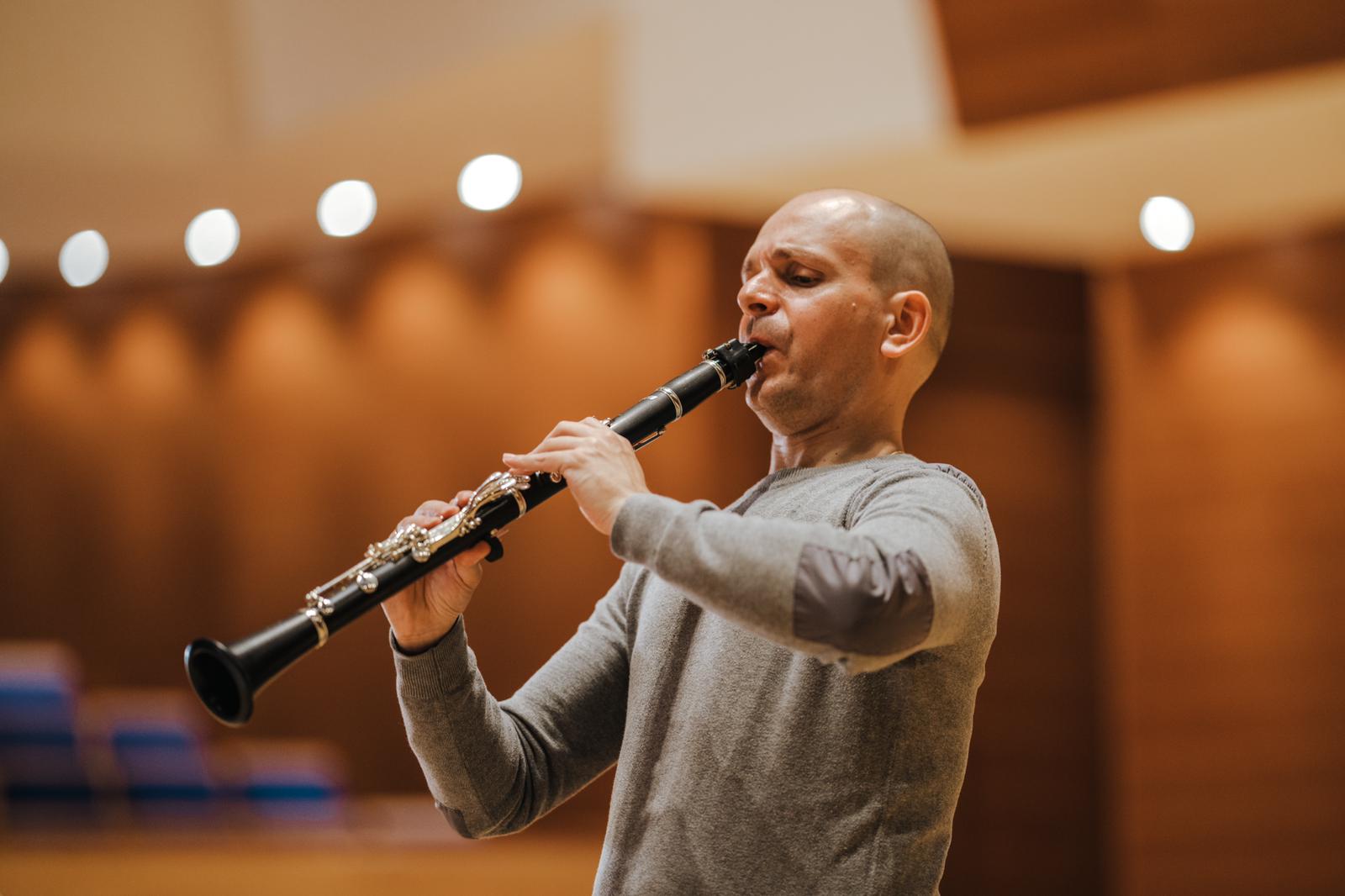 El músico villero, que es uno de los referentes del clarinete en Europa, explora en este trabajo el repertorio francés