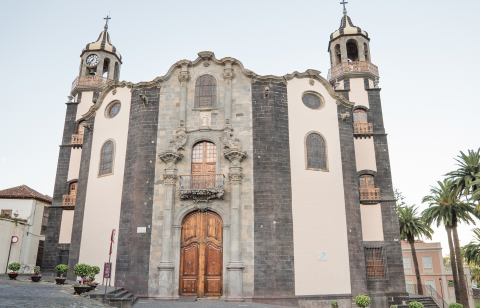 La Orotava town square with the Concepción church in the background