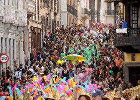 La Concejalía de Fiestas del Ayuntamiento de La Orotava indica que el tema central será “El Poder del Color y la Alegría del Carnaval” y el premio al ganador asciende a 400 euros