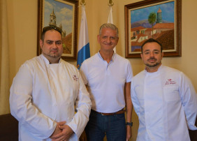 El alcalde de La Orotava, Francisco Linares recibió a los Chefs que participarán próximamente en la San Sebastián Gastronómica 2018