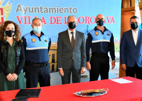 El alcalde de la Villa, Francisco Linares, agradeció y valoró el trabajo realizado por Pedro Domingo Hernández Martín quien ha estado al frente de este cargo durante 11 años y 39 en el cuerpo
