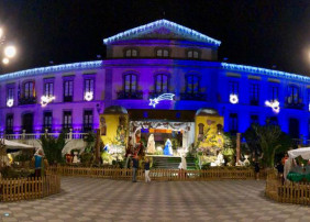 La fachada del Ayuntamiento  luce espectacular con la nueva iluminación nocturna