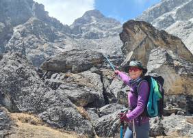 Fefi Hernández alcanza la cima del Lobuche East 